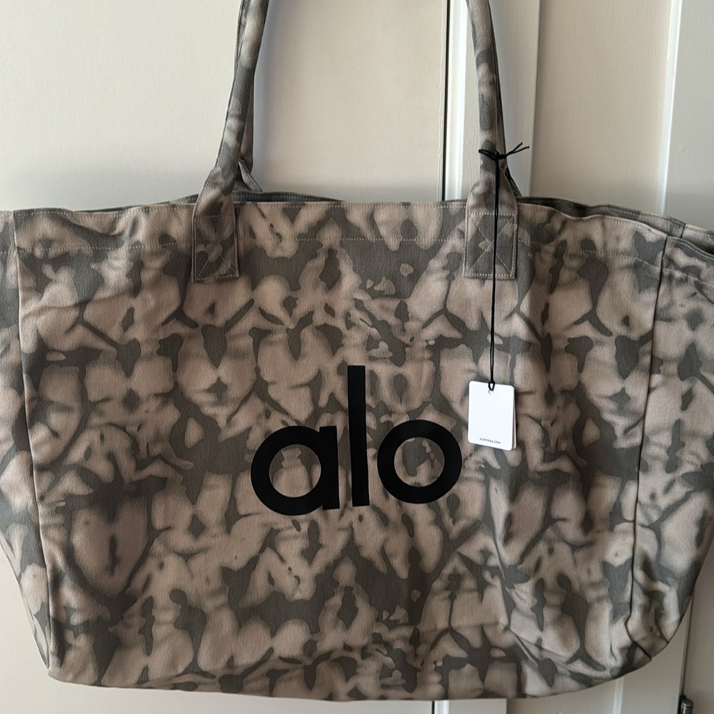 NWT ALO Yoga tote - Picture 3 of 6